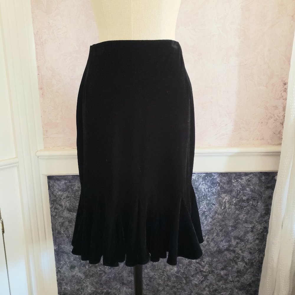 Black velvet ruffle hem trumpet skirt US 6P